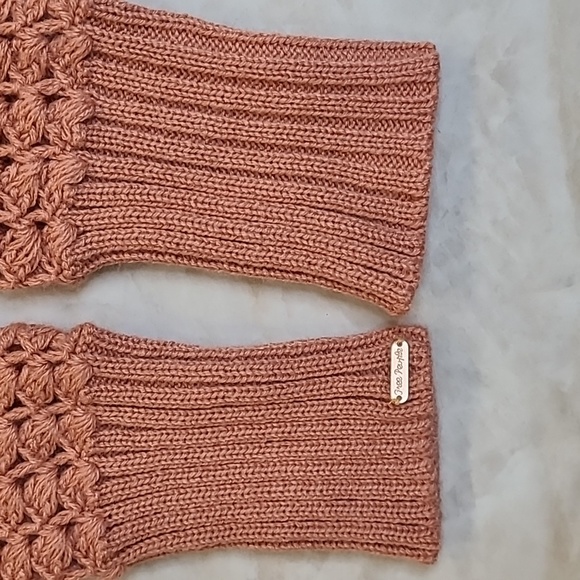 Free People Crochet Acrylic Fingerless Gloves - Picture 5 of 7